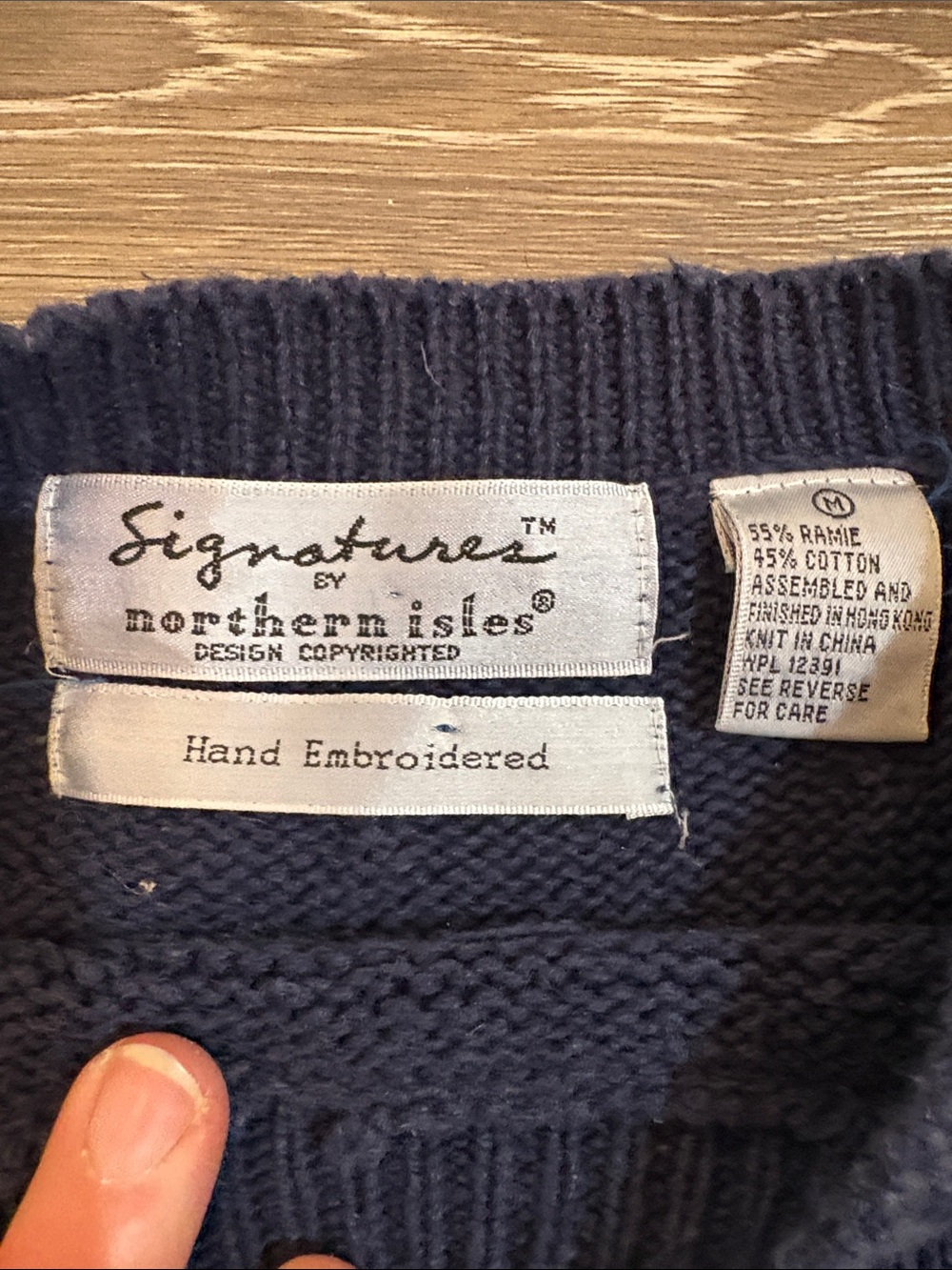 Vintage Northern Isles Navy Crewneck Sweater with Apple Barn and Quilt Motifs - Picture 8 of 14